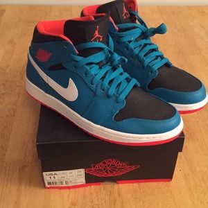 Air Jordan 1 Mids